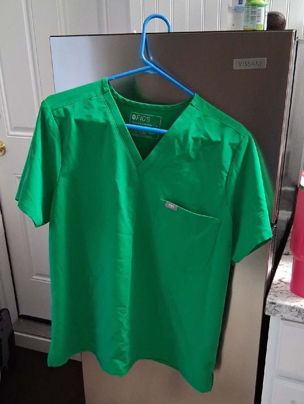 Figs Women Short Sleeve V-Neck Scrub Top in Green